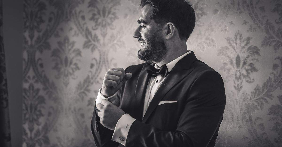 よくある誤解:結婚式にビジネススーツはNG?