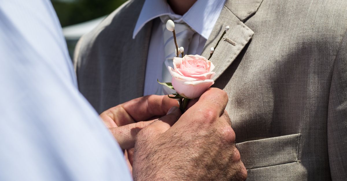 結婚式スーツの着こなしで大切なのは「清潔感」と「お祝いの気持ち」