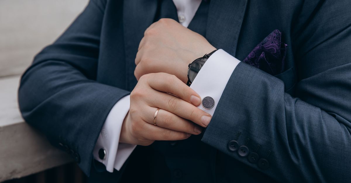 よくある誤解：黒の礼服（ブラックスーツ）で行けば安心？