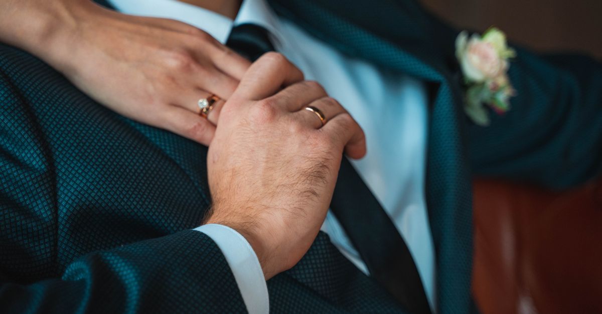 レディーススーツで結婚式！大阪・梅田で叶える失敗しないオーダー術